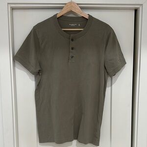 Abercrombie & Fitch Men's Green Henley Shirt